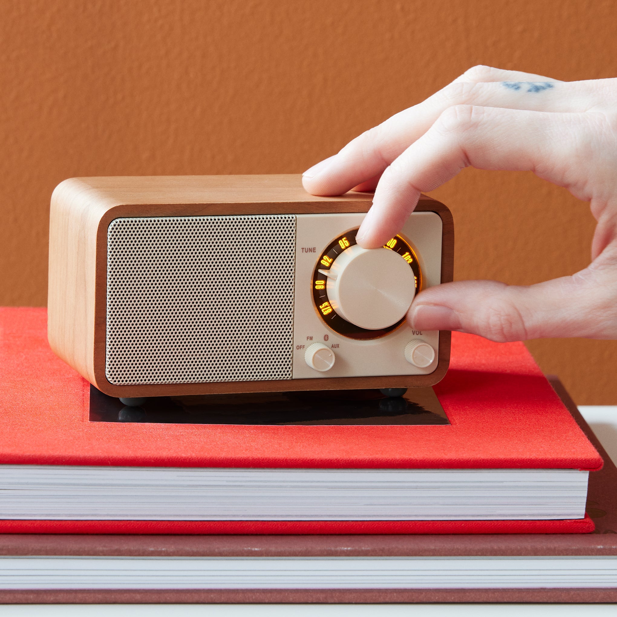 Sangean WR-7WL Bluetooth Speaker / FM Wooden Cabinet Radio - Image 2