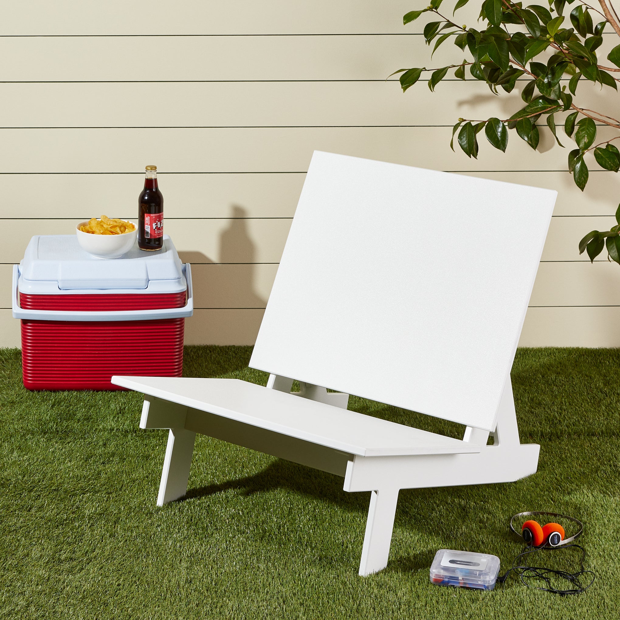 Taavi Outdoor Lounge Chair in Recycled Plastic - Image 2