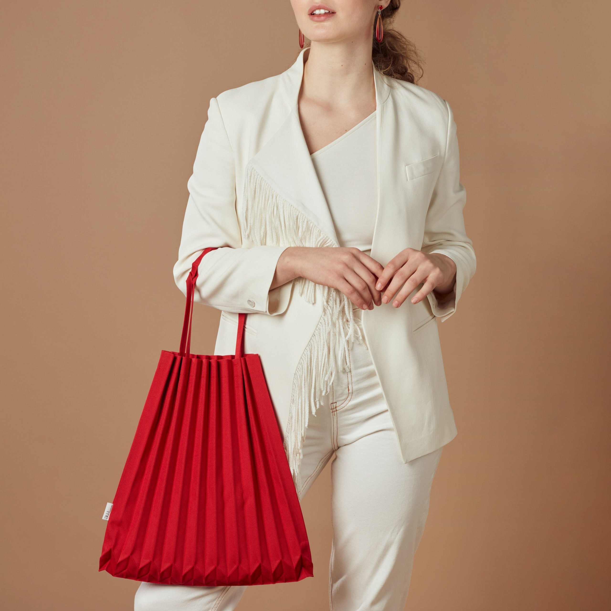 me ISSEY MIYAKE Recycled Polyester Trunk Pleats Bag - Red - Image 2