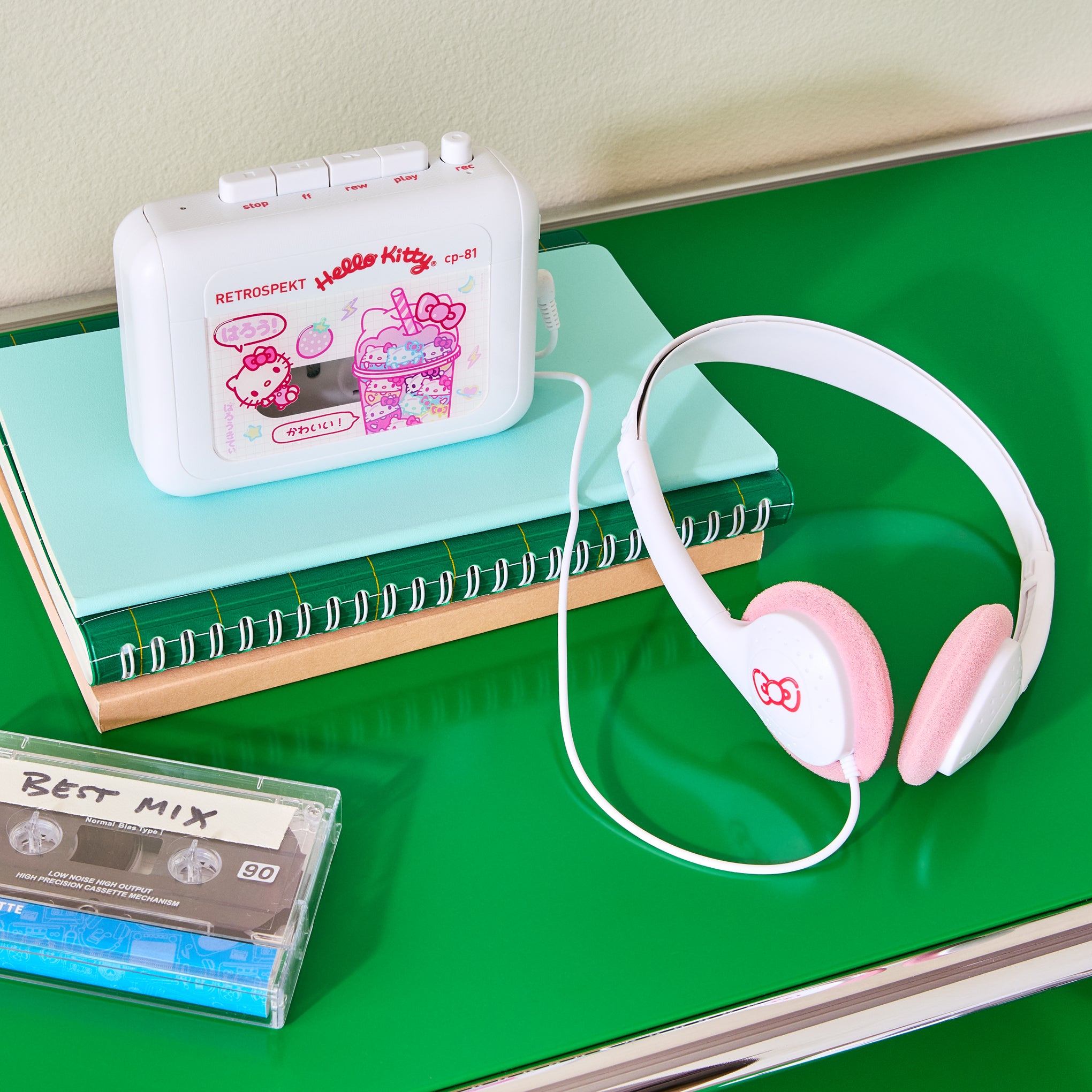 Retrospekt Hello Kitty CP-81 Portable Cassette Player - Image 7