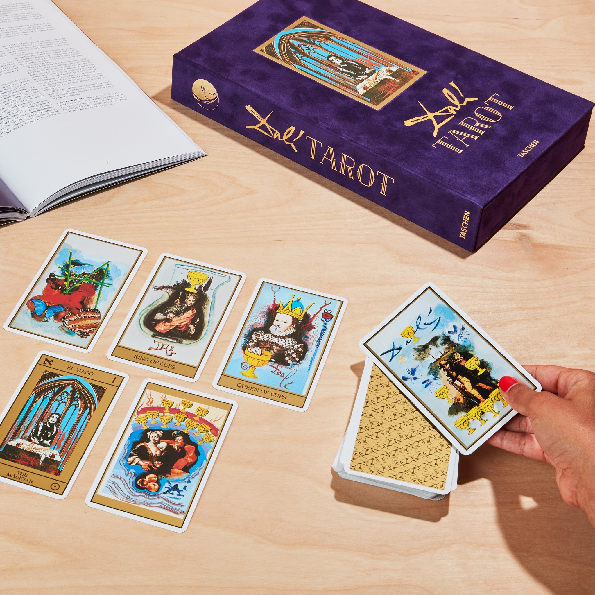 Salvador Dal?? Tarot Card Gift Set - Image 4