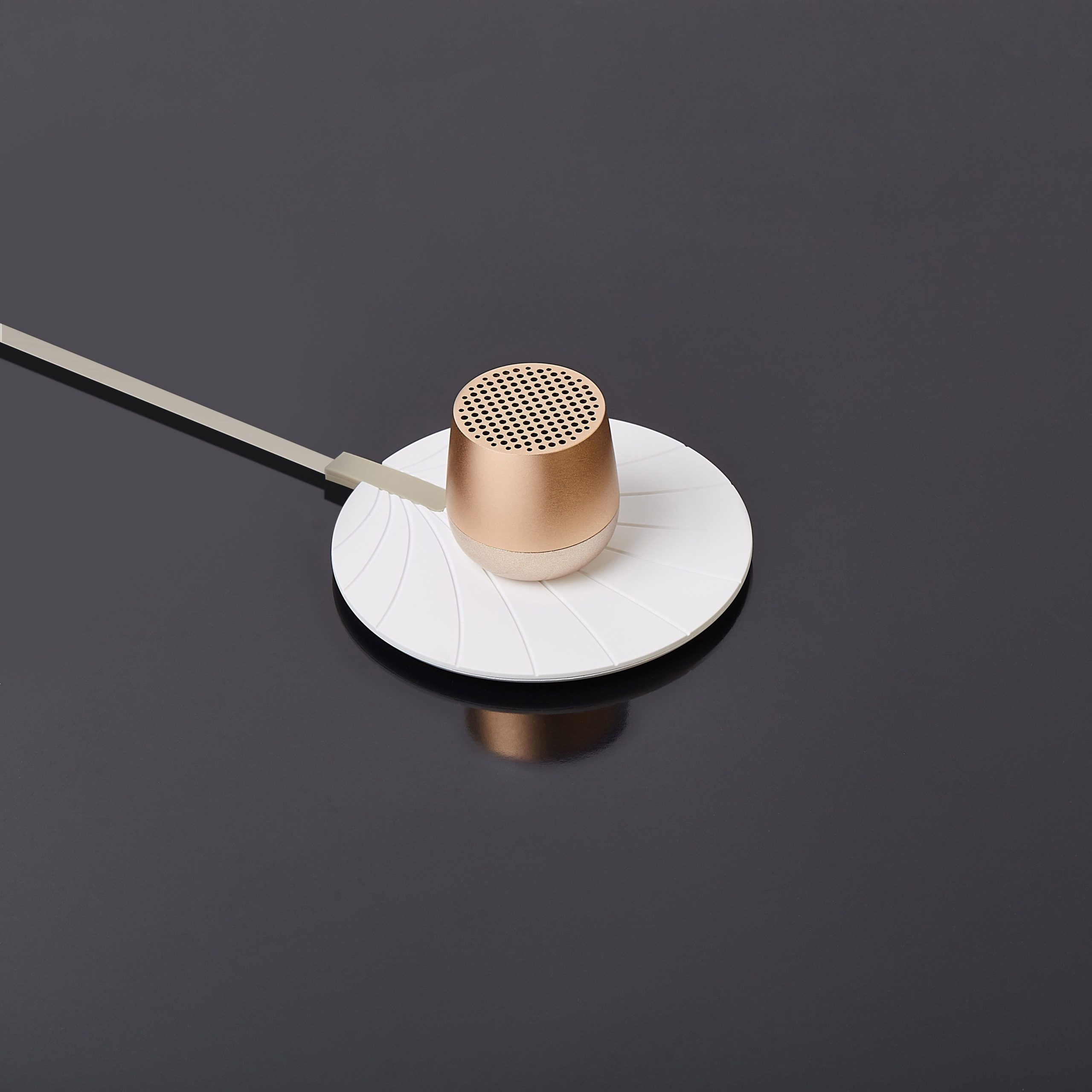 Lexon Mino+ Wireless Charging Speaker - Aluminum - Image 28