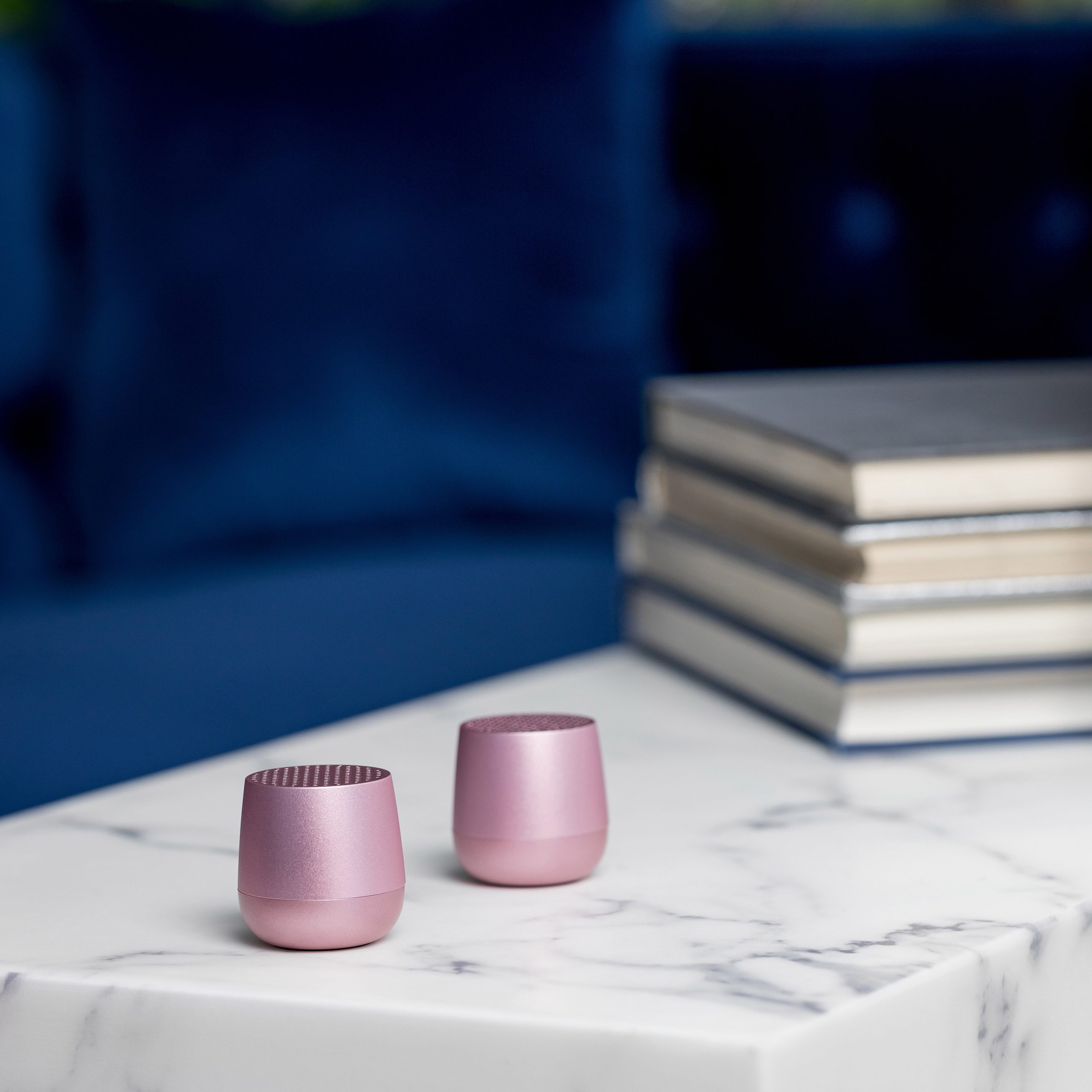 Lexon Mino+ Wireless Charging Speaker - Aluminum - Image 14