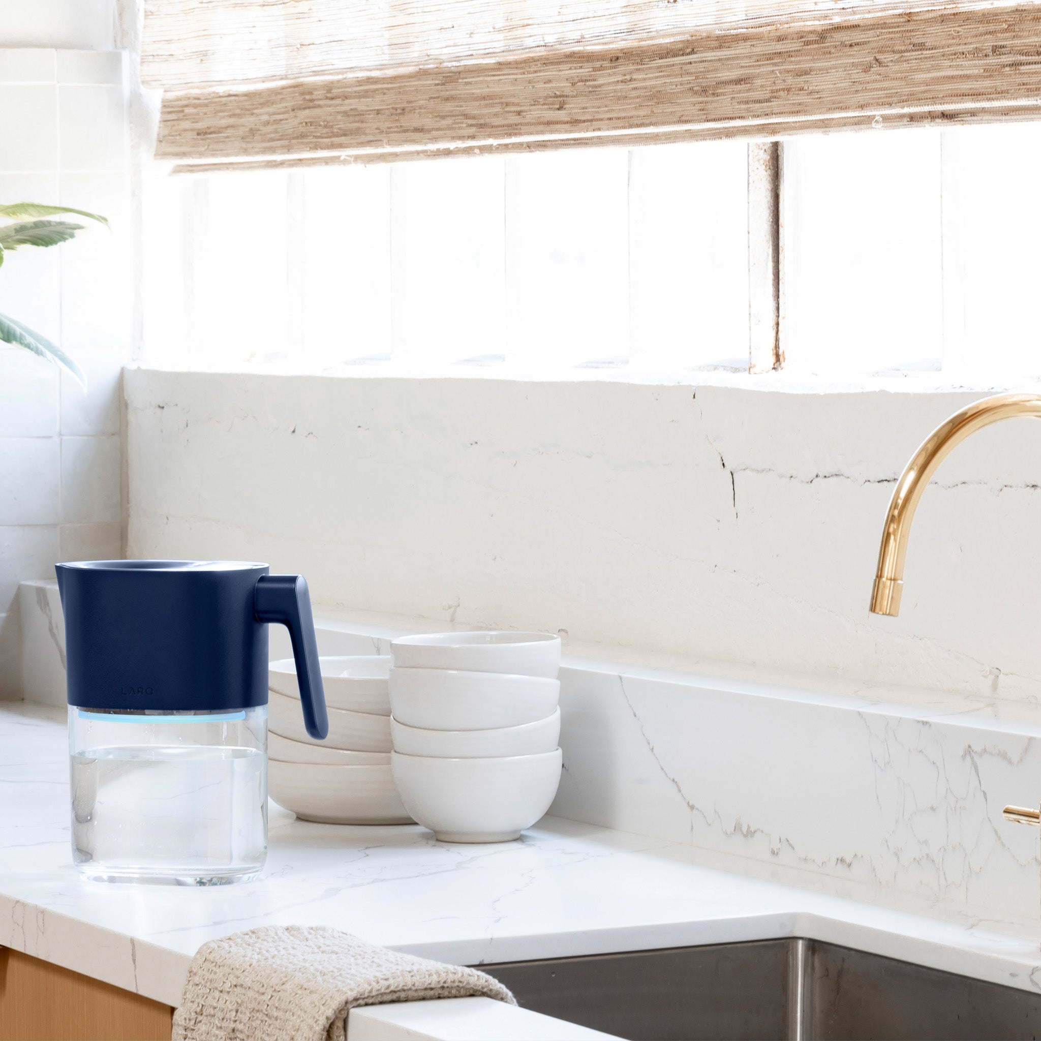 LARQ UV Purifying Pitcher - Granite White - Image 6