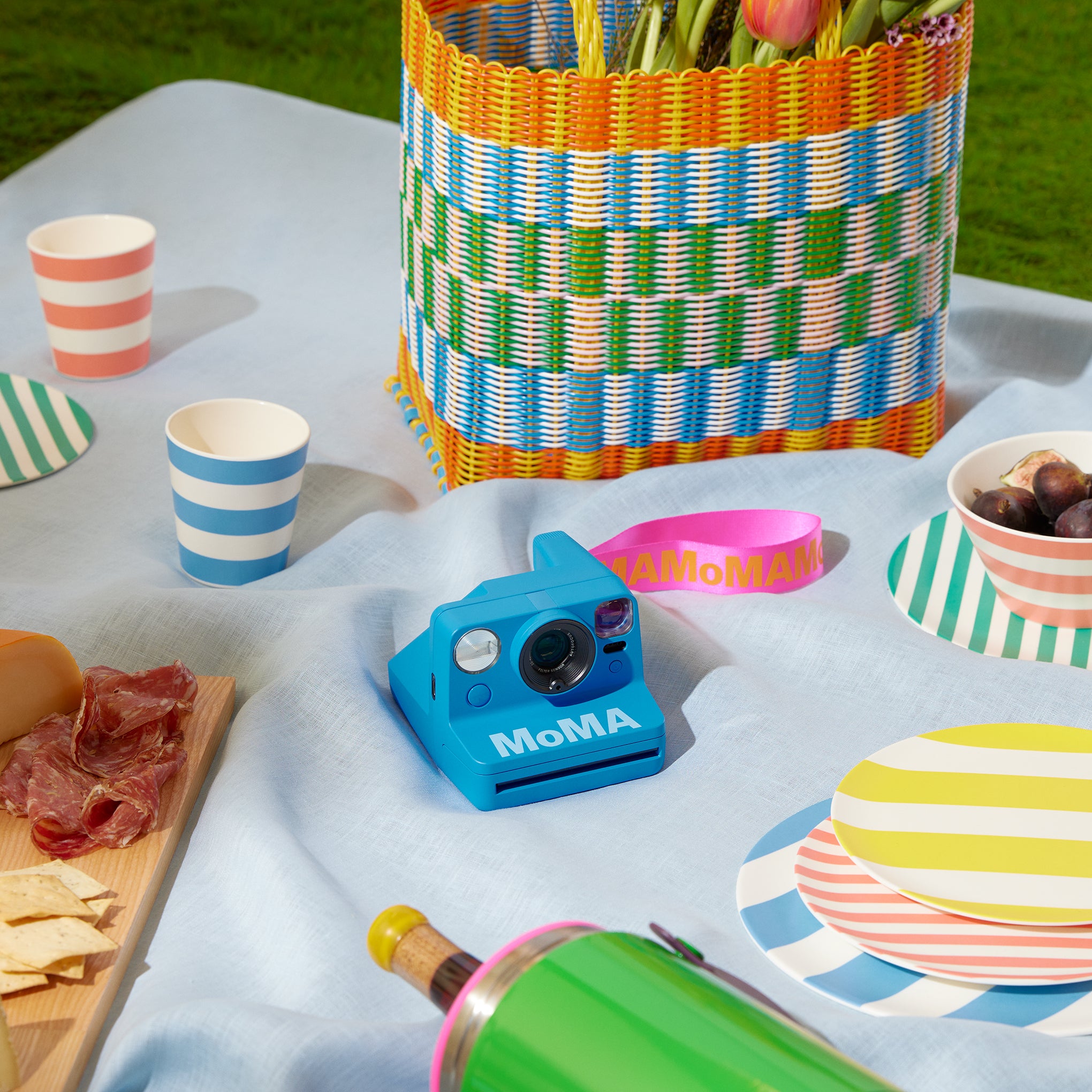 Polaroid Now Camera – MoMA Edition - Image 4