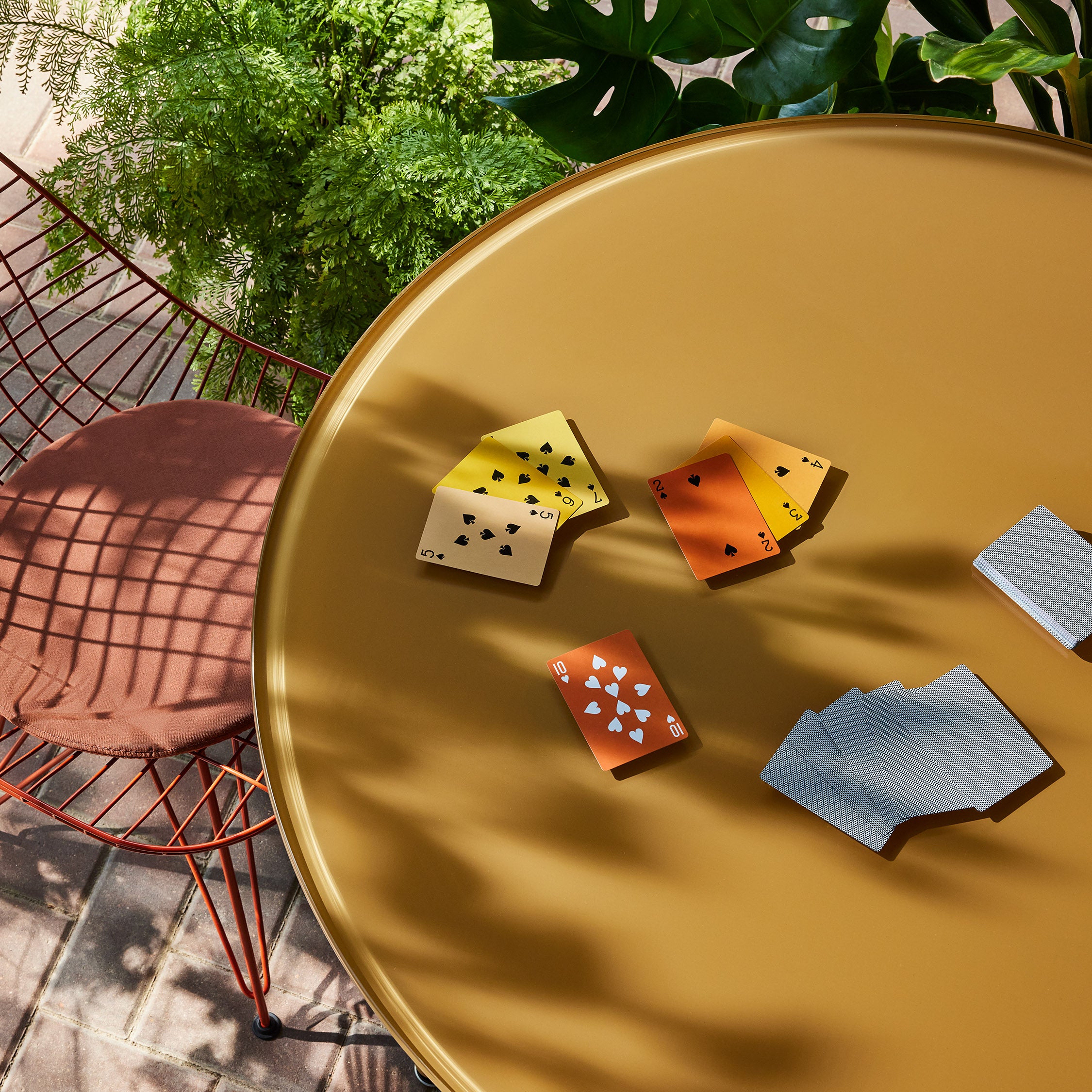 Herman Miller x HAY Eames Universal Base Round Table - Toffee - Image 6