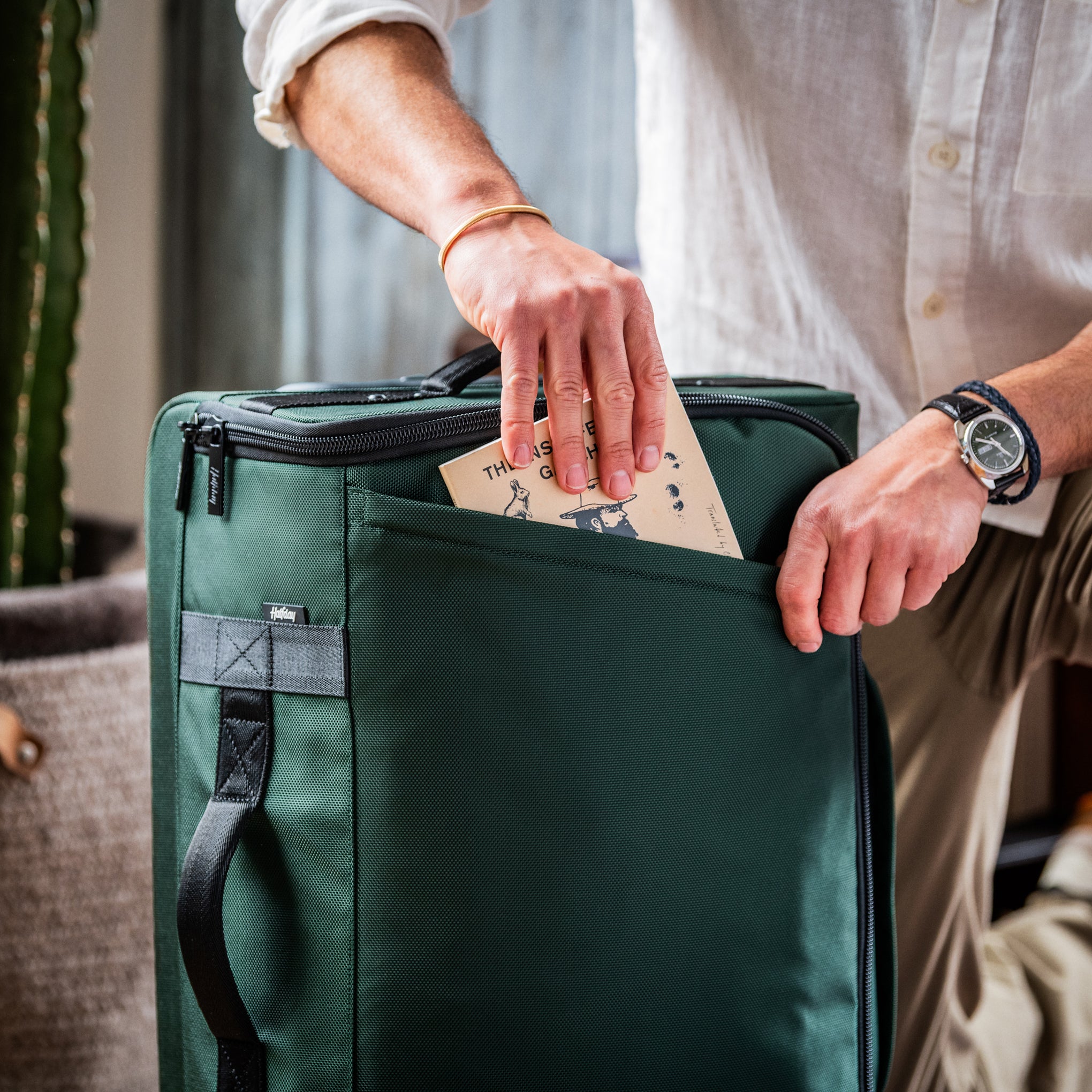 Halfday Carry-On Garment Roller Suitcase - Image 7