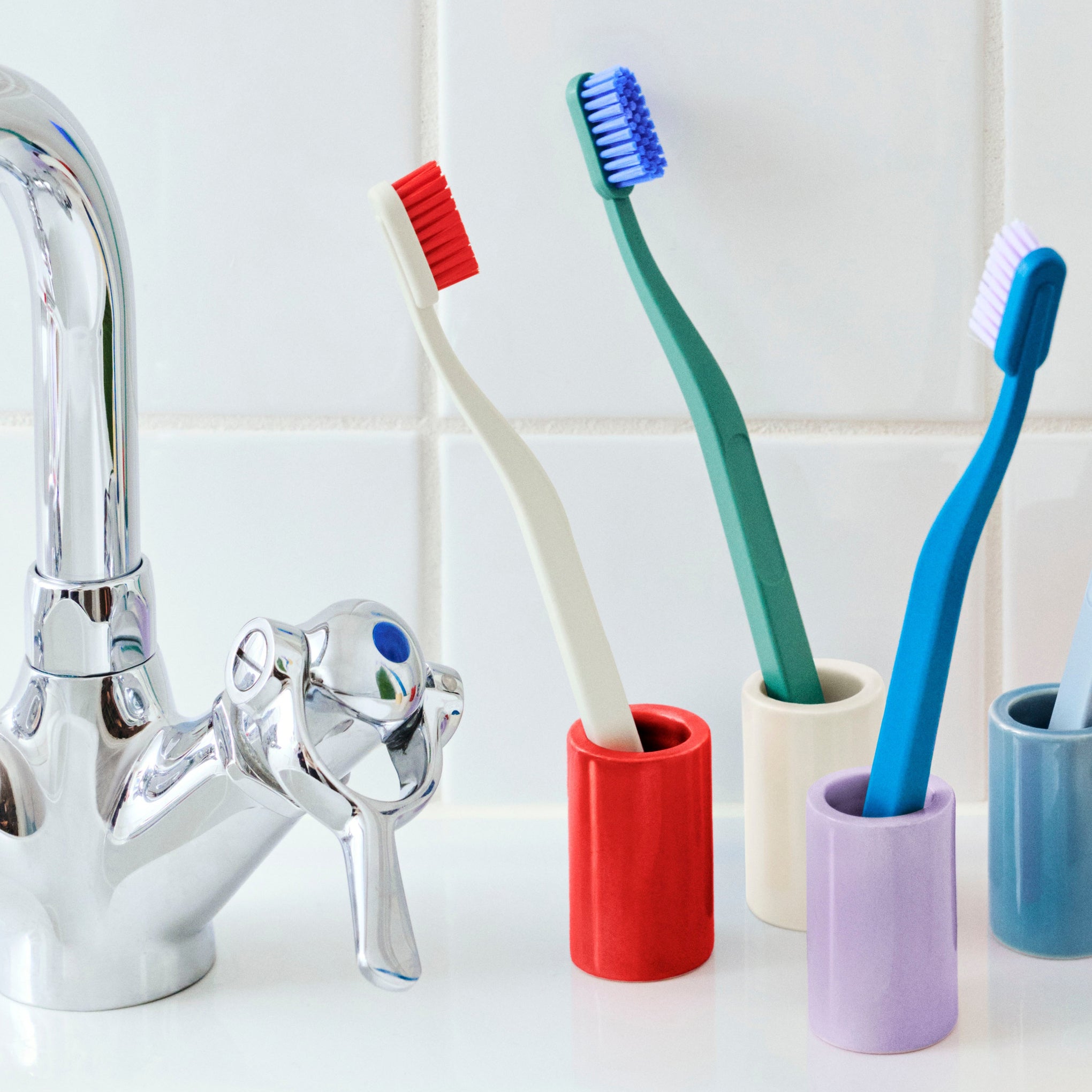 HAY Tann Recycled Plastic Toothbrush - Off White/ Red - Image 3