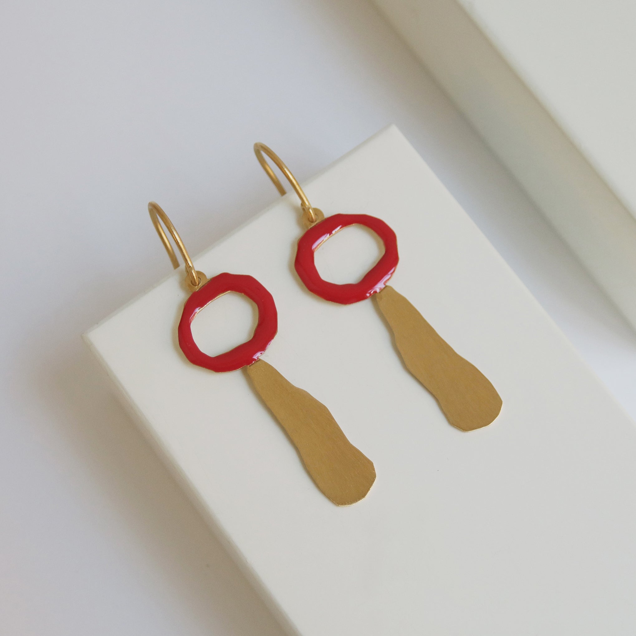 Joan Miró Gold-Plated Circle Teardrop Earrings - Image 4