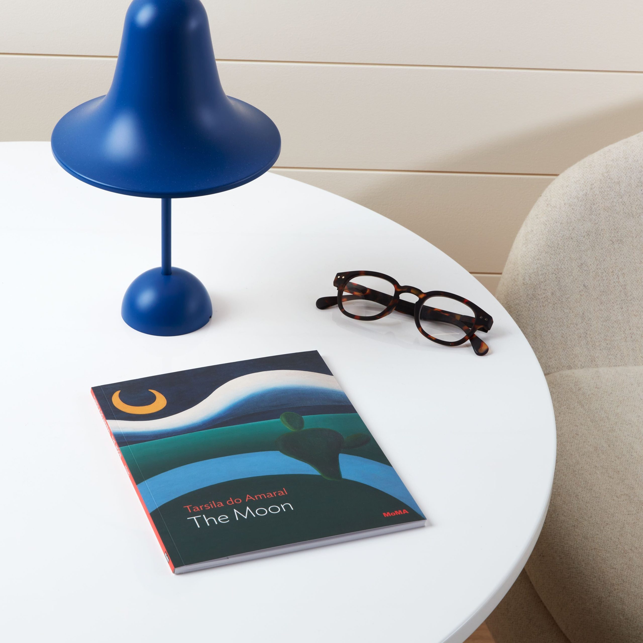 Tarsila do Amaral: The Moon. One on One Series - Paperback - Image 2