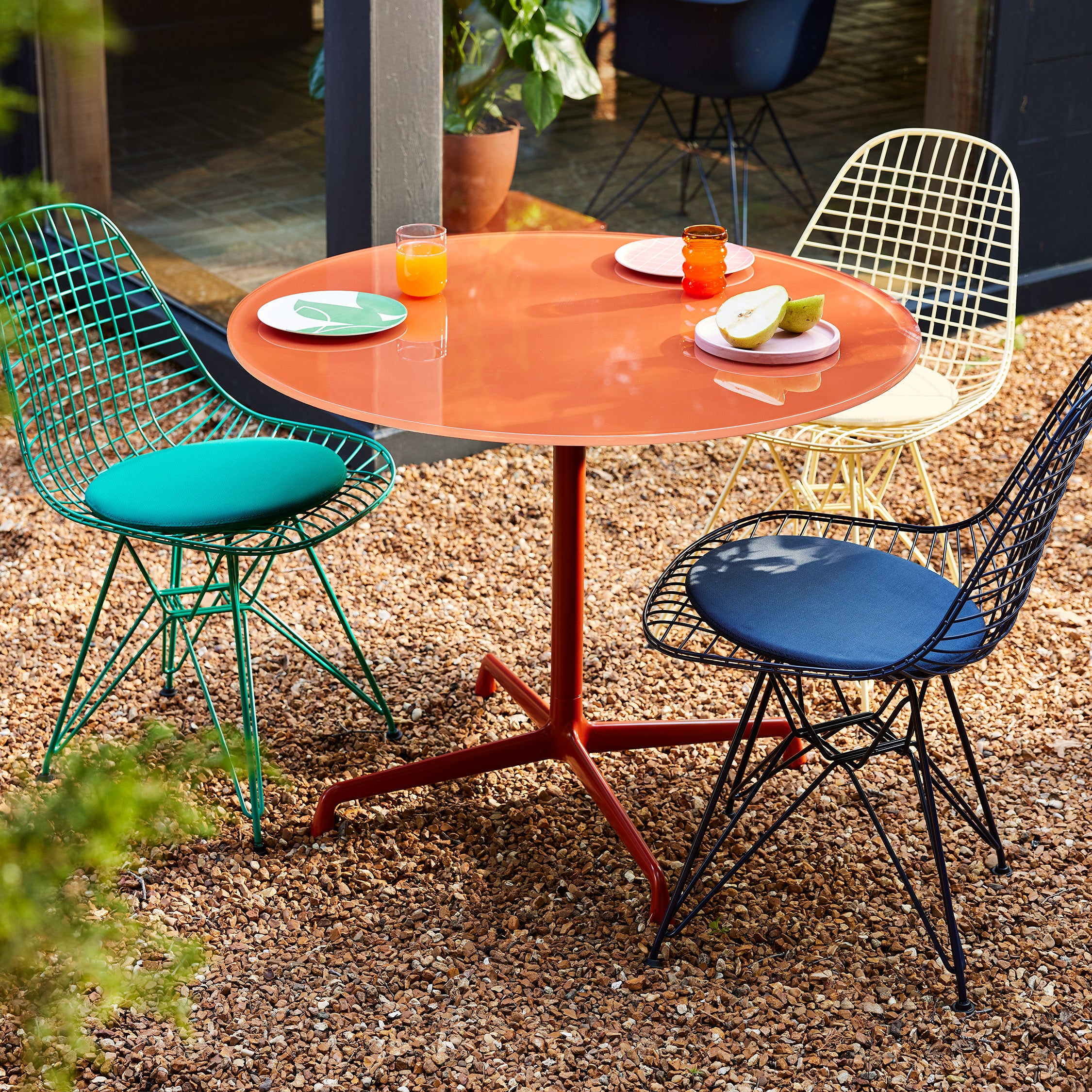 Herman Miller x HAY Eames Universal Base Round Table - Iron Red - Image 6