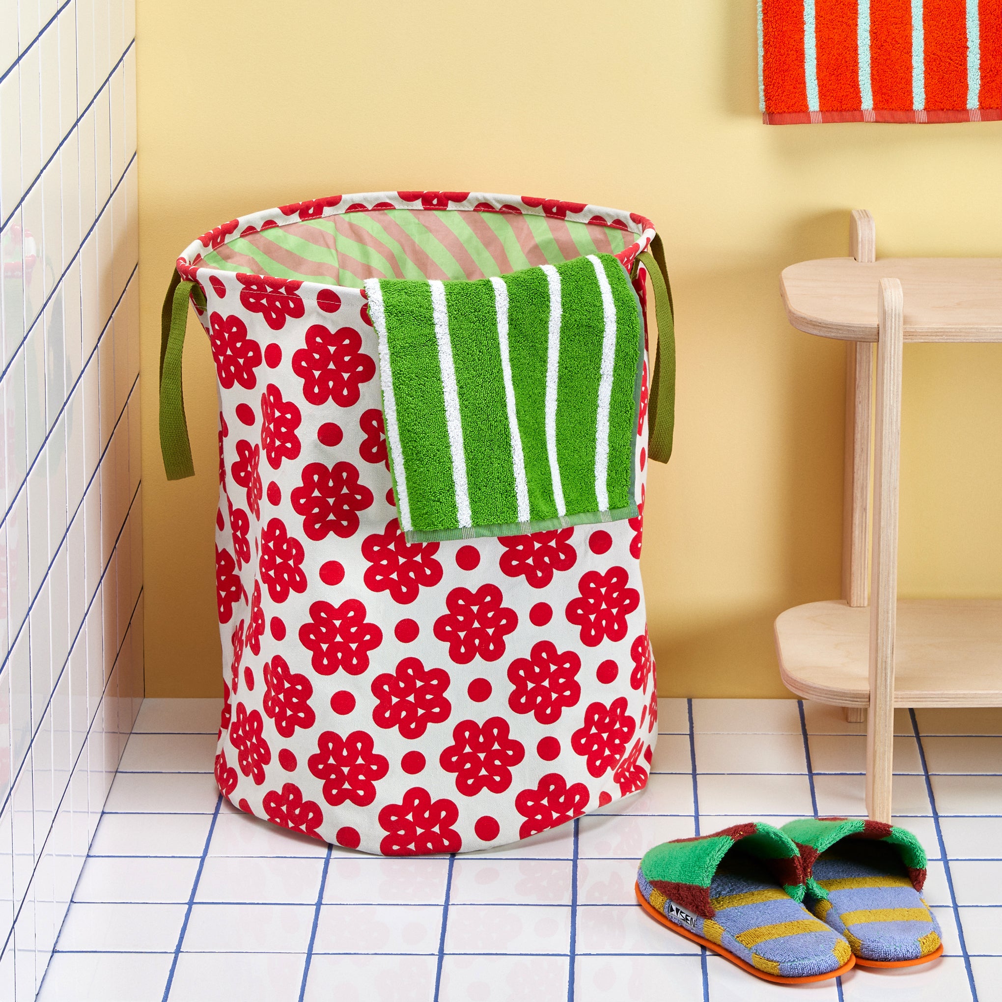 Dusen Dusen Canvas Laundry Bin - Raspberry - Image 2