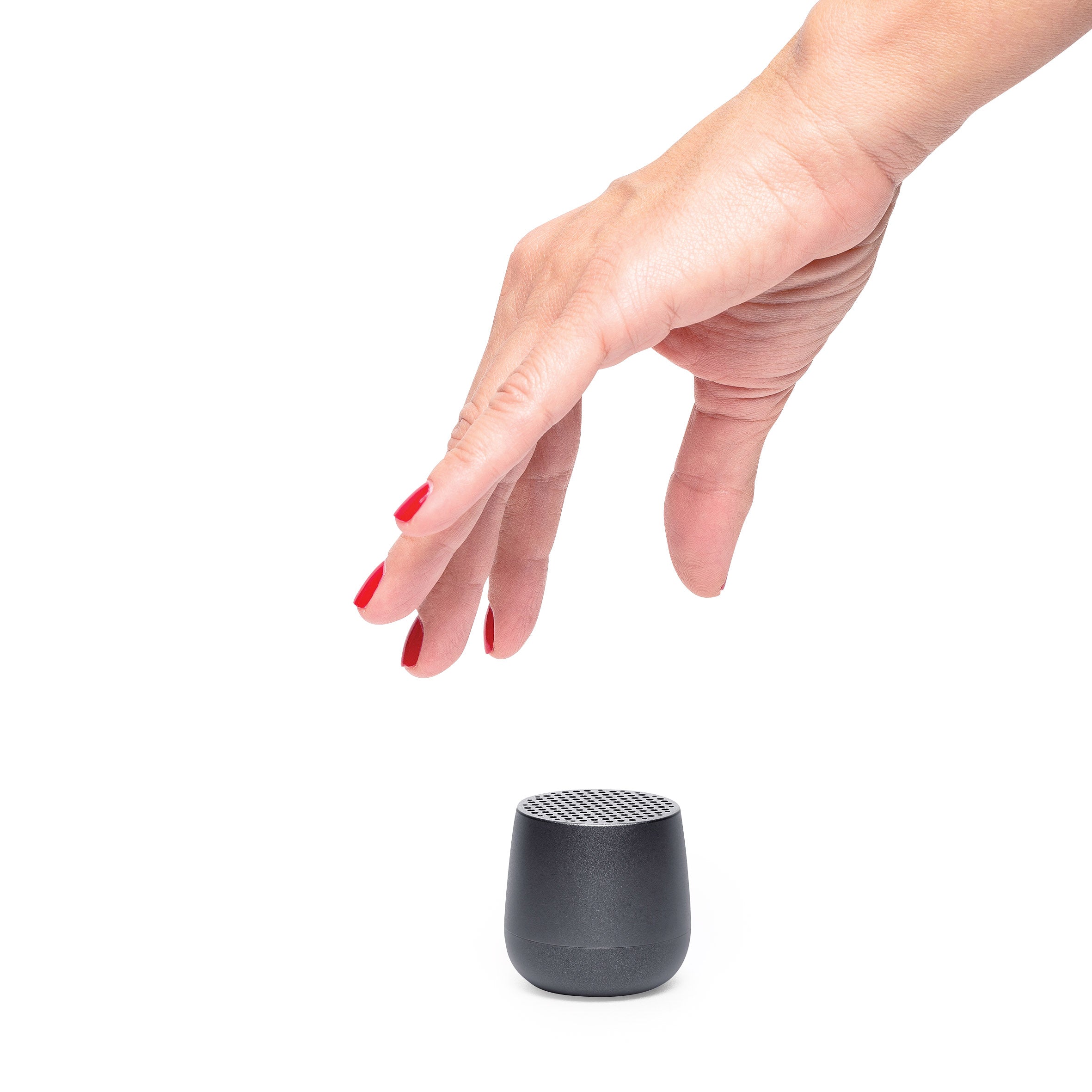 Lexon Mino+ Wireless Charging Speaker - Gunmetal - Image 10