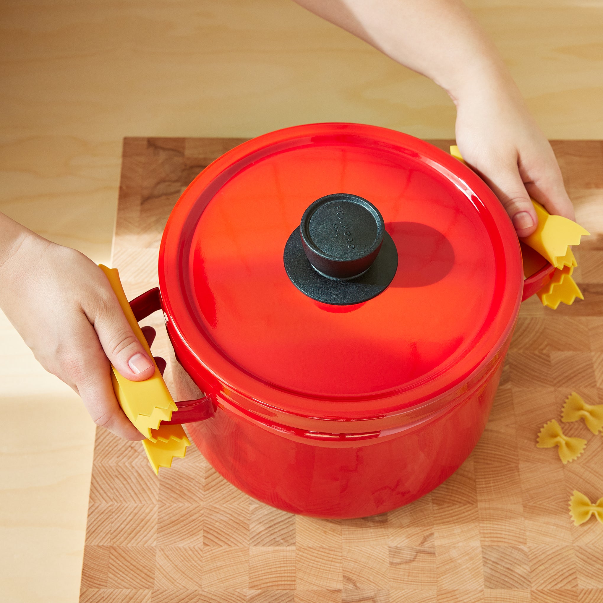 Farfalloni Pasta Pot Grips - Set of 2 - Image 3