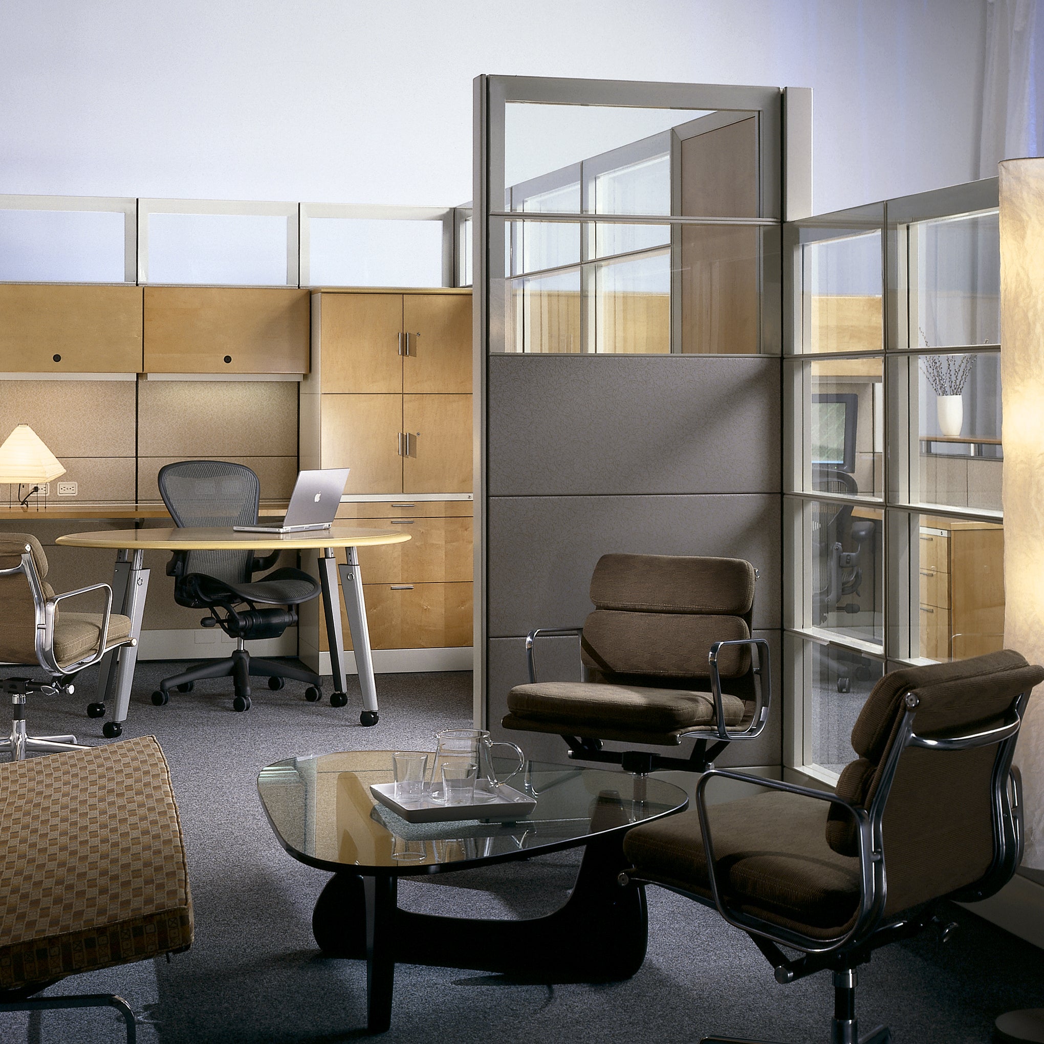 Noguchi Coffee Table from Herman Miller - Transparent/ Black - Image 5