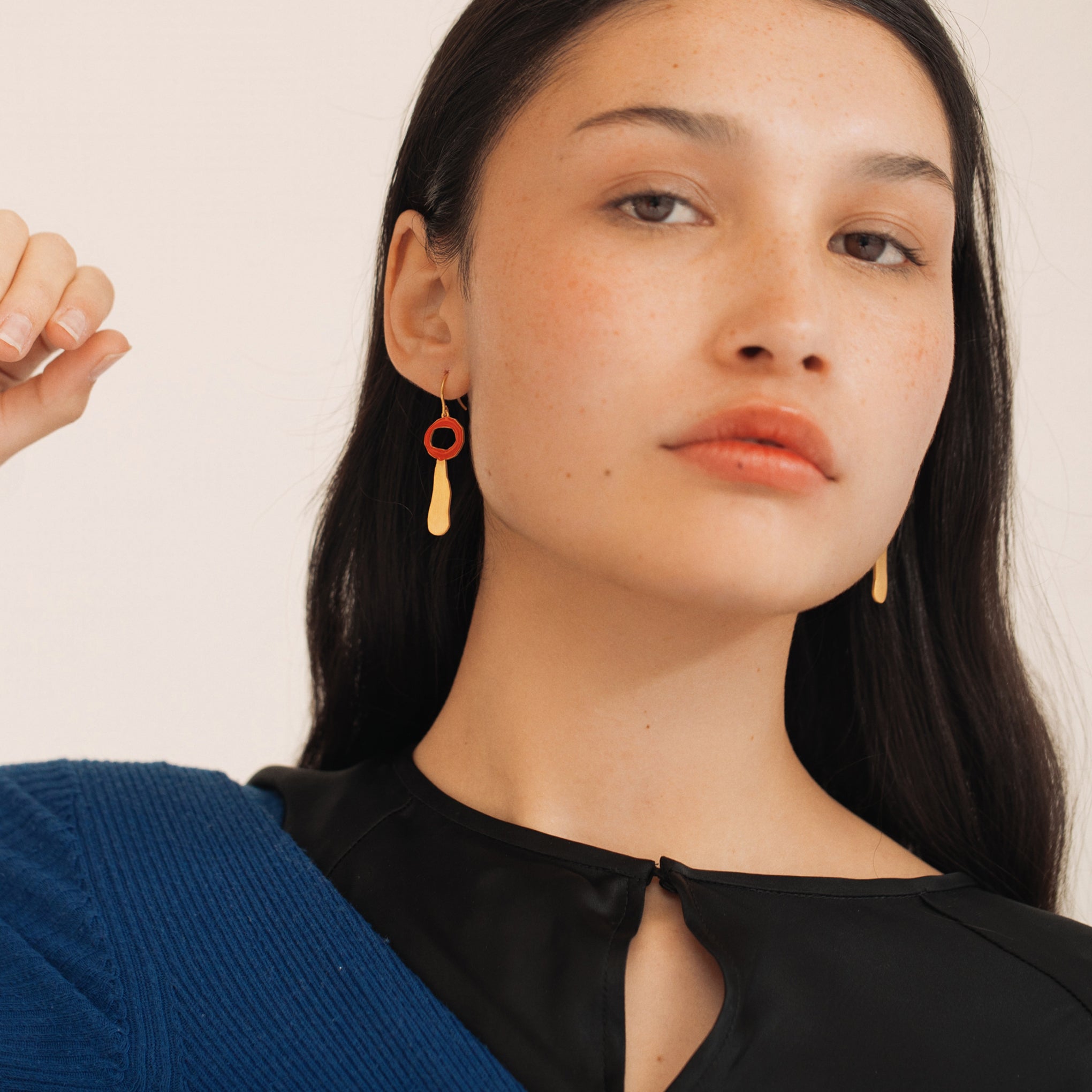 Joan Miró Gold-Plated Circle Teardrop Earrings - Image 5