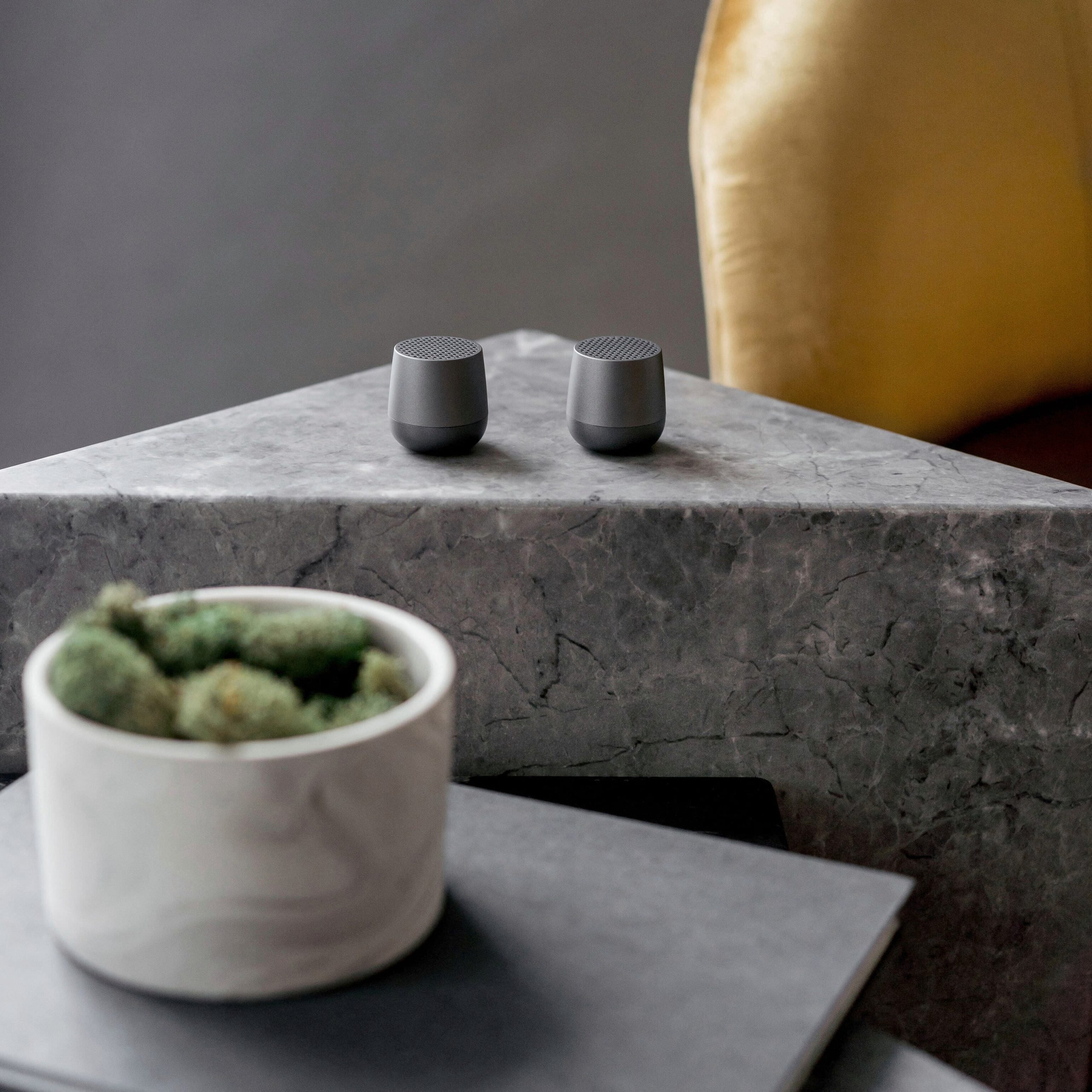 Lexon Mino+ Wireless Charging Speaker - Gunmetal - Image 3