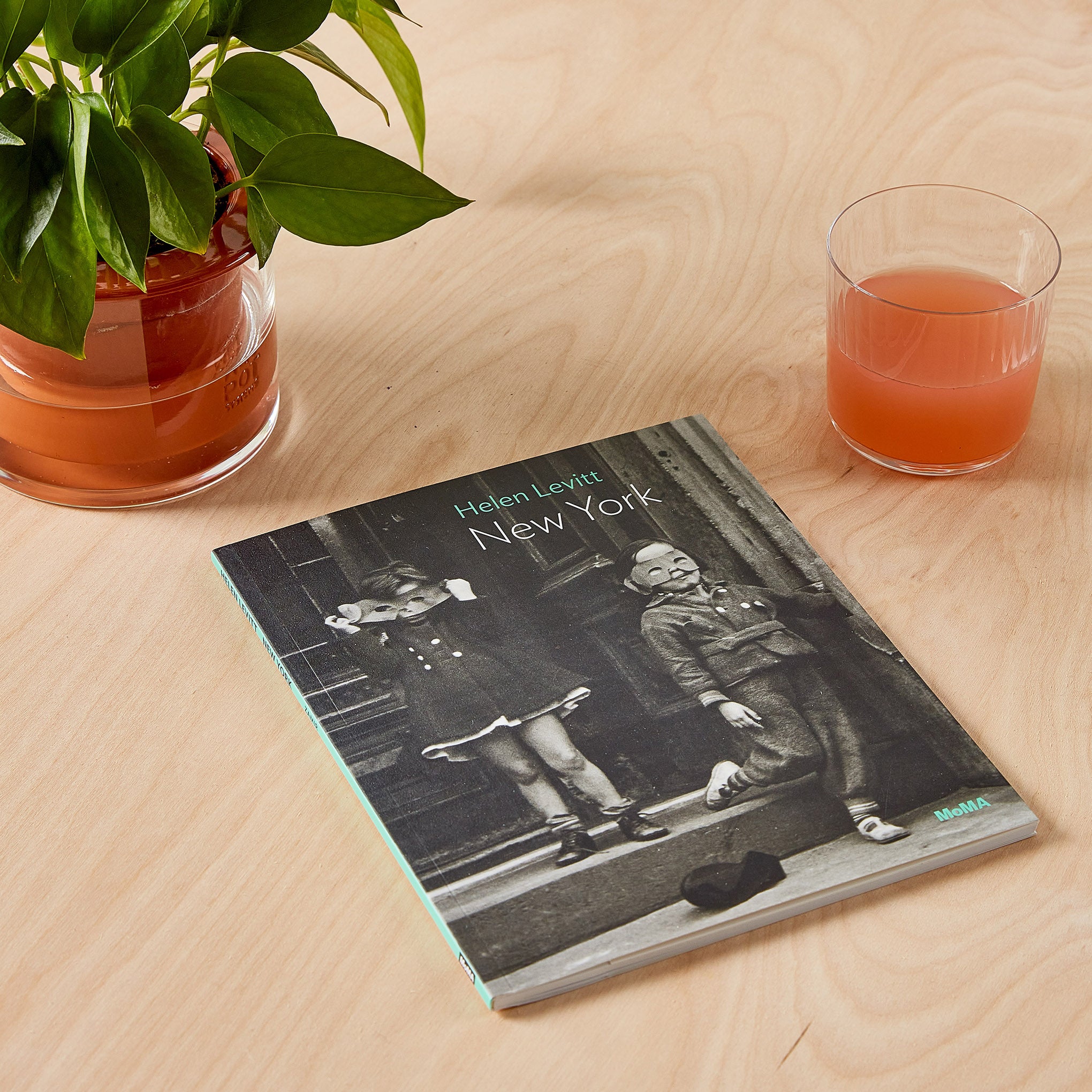 Helen Levitt: New York. One on One Series - Paperback - Image 2