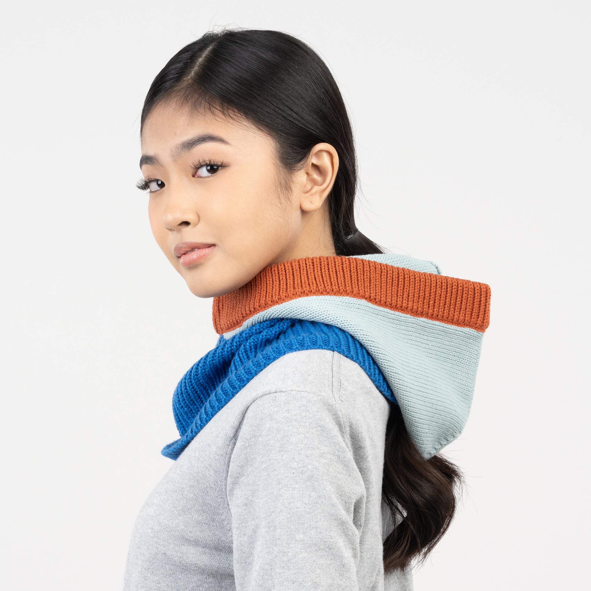 Verloop Color Mix Knit Hood - Cobalt - Image 4