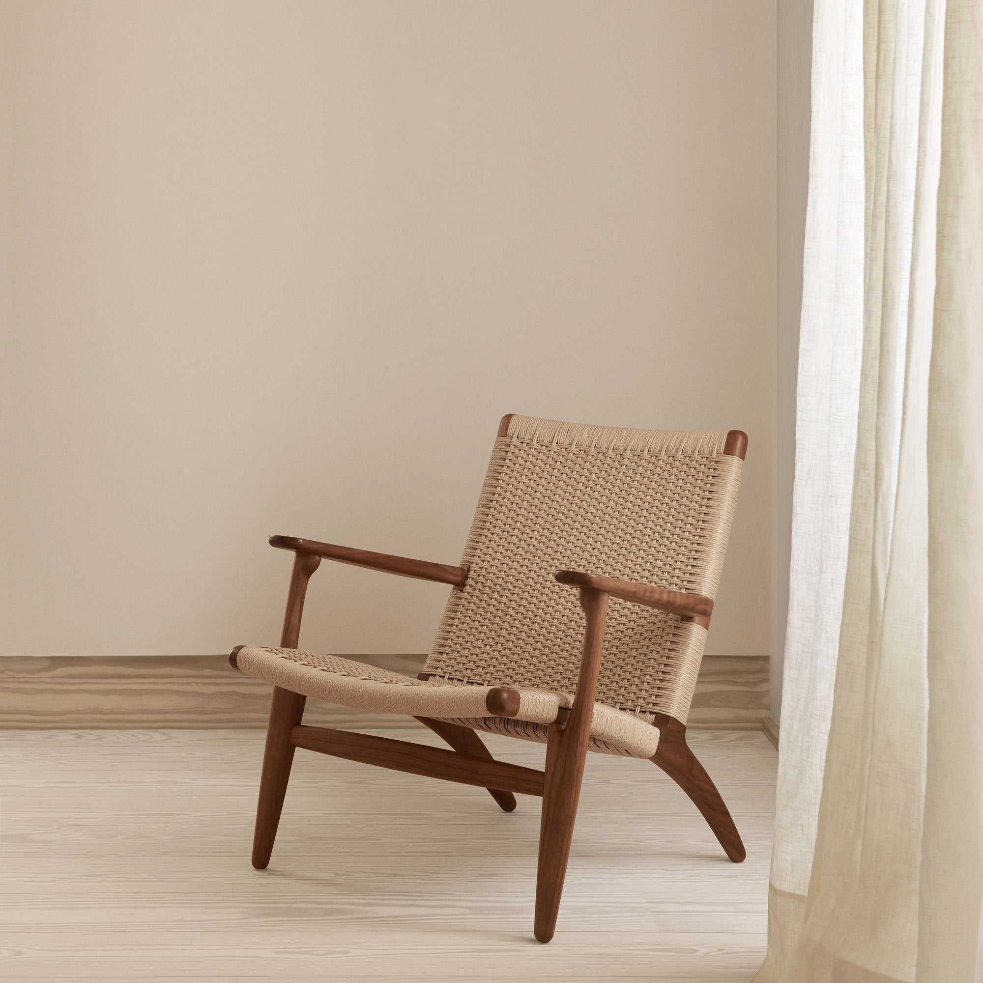CH25 Lounge Chair - Walnut Oil - Image 2