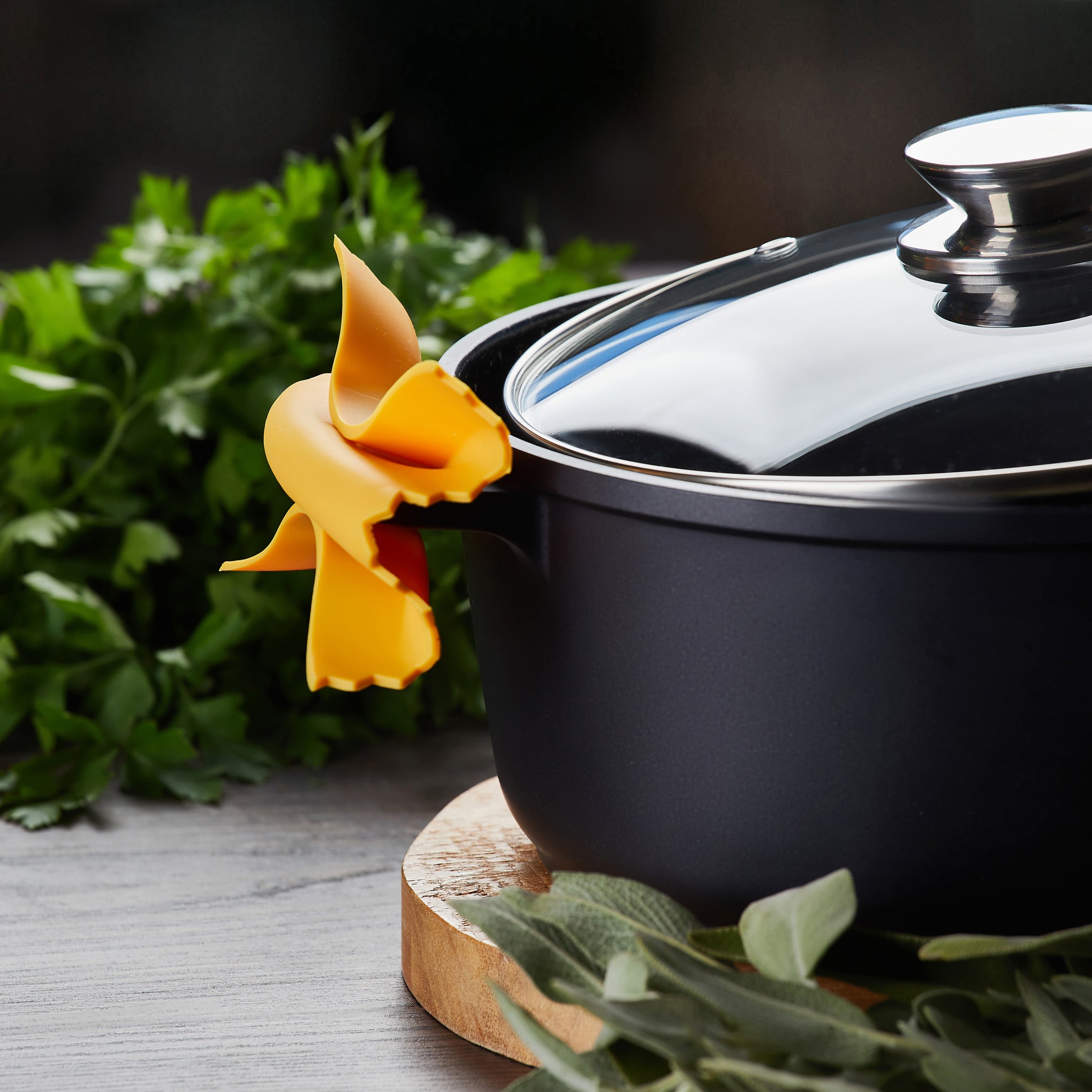 Farfalloni Pasta Pot Grips - Set of 2 - Image 6