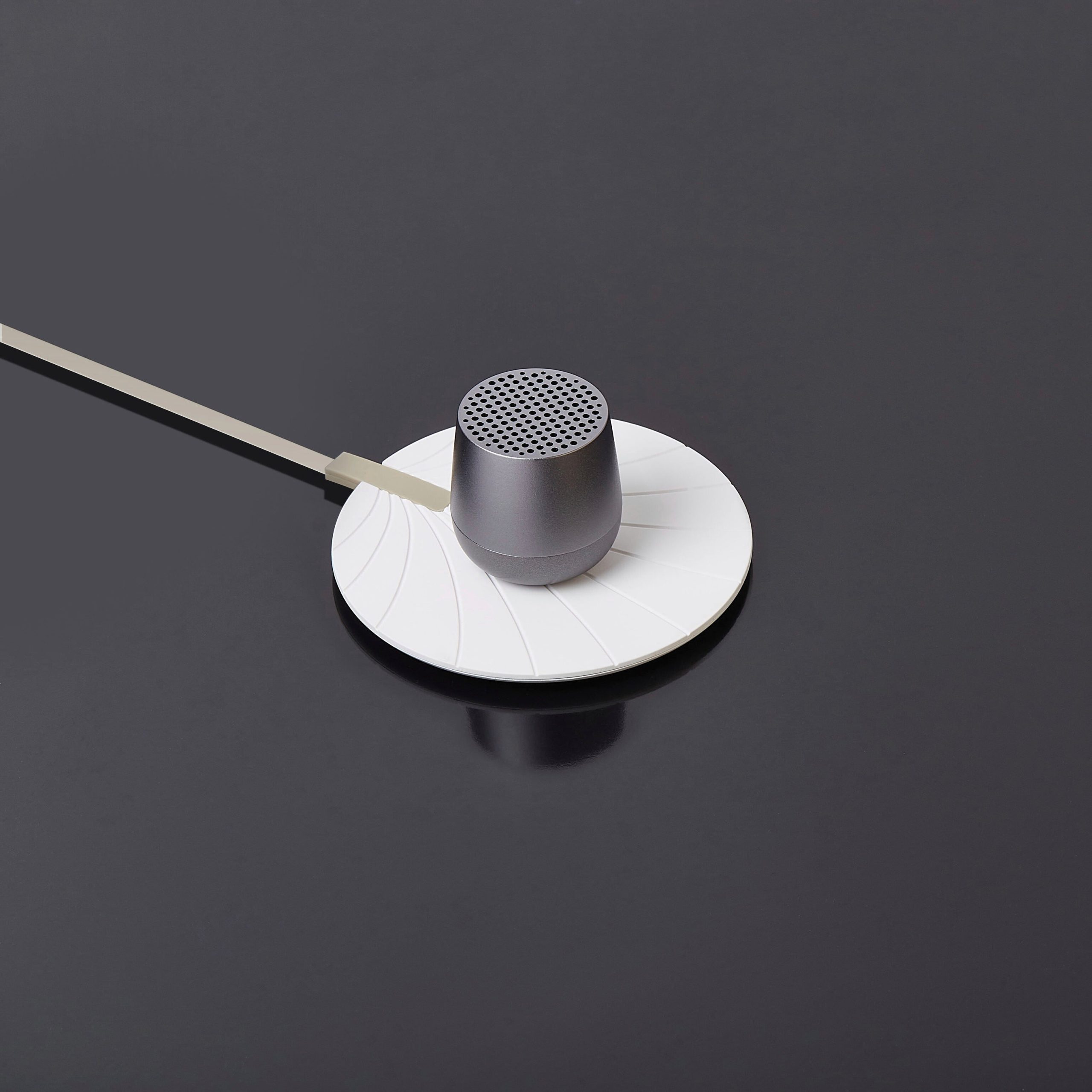 Lexon Mino+ Wireless Charging Speaker - Gunmetal - Image 7