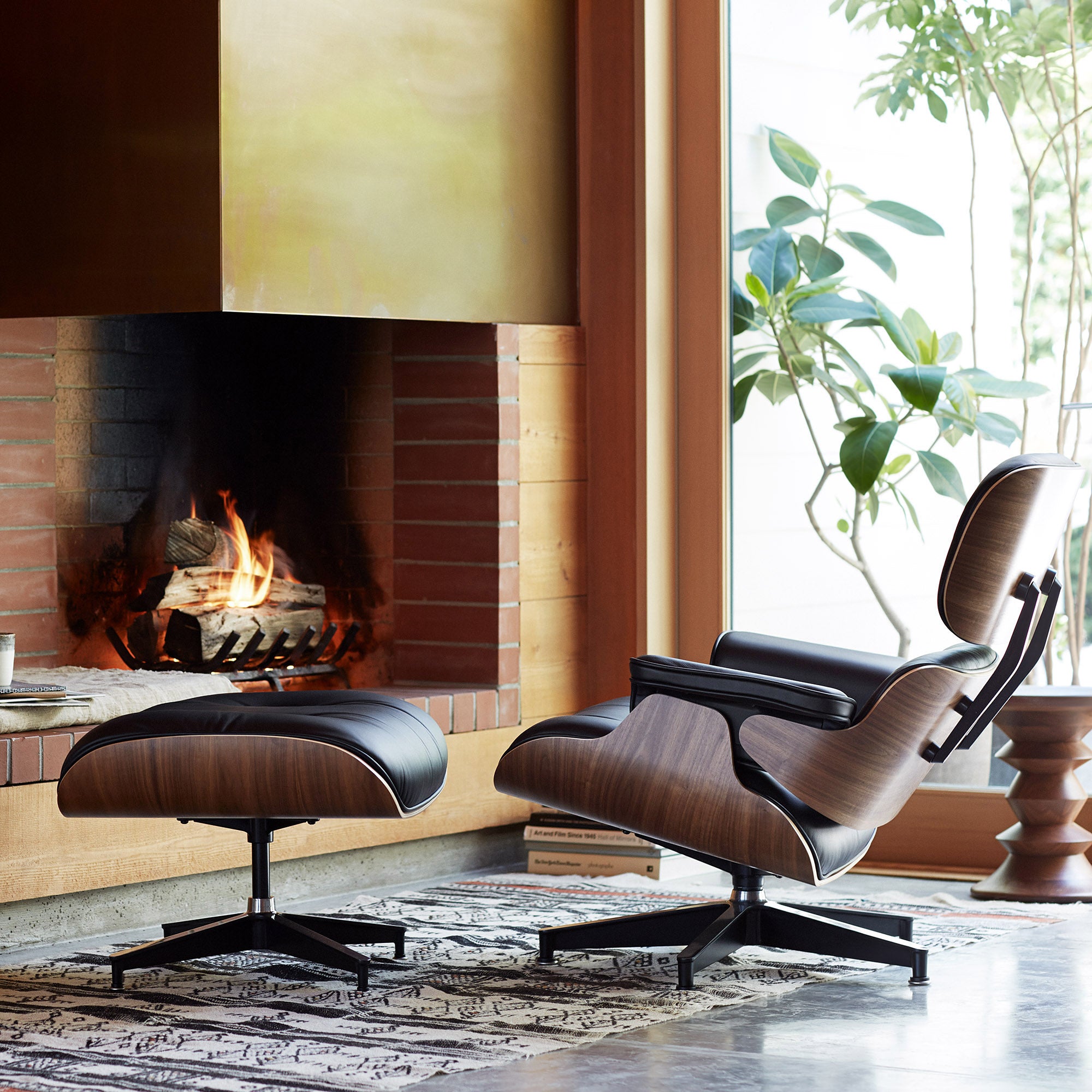 Eames® Lounge Chair and Ottoman from Herman Miller - Walnut/ Obsidian Black Leather - Image 2