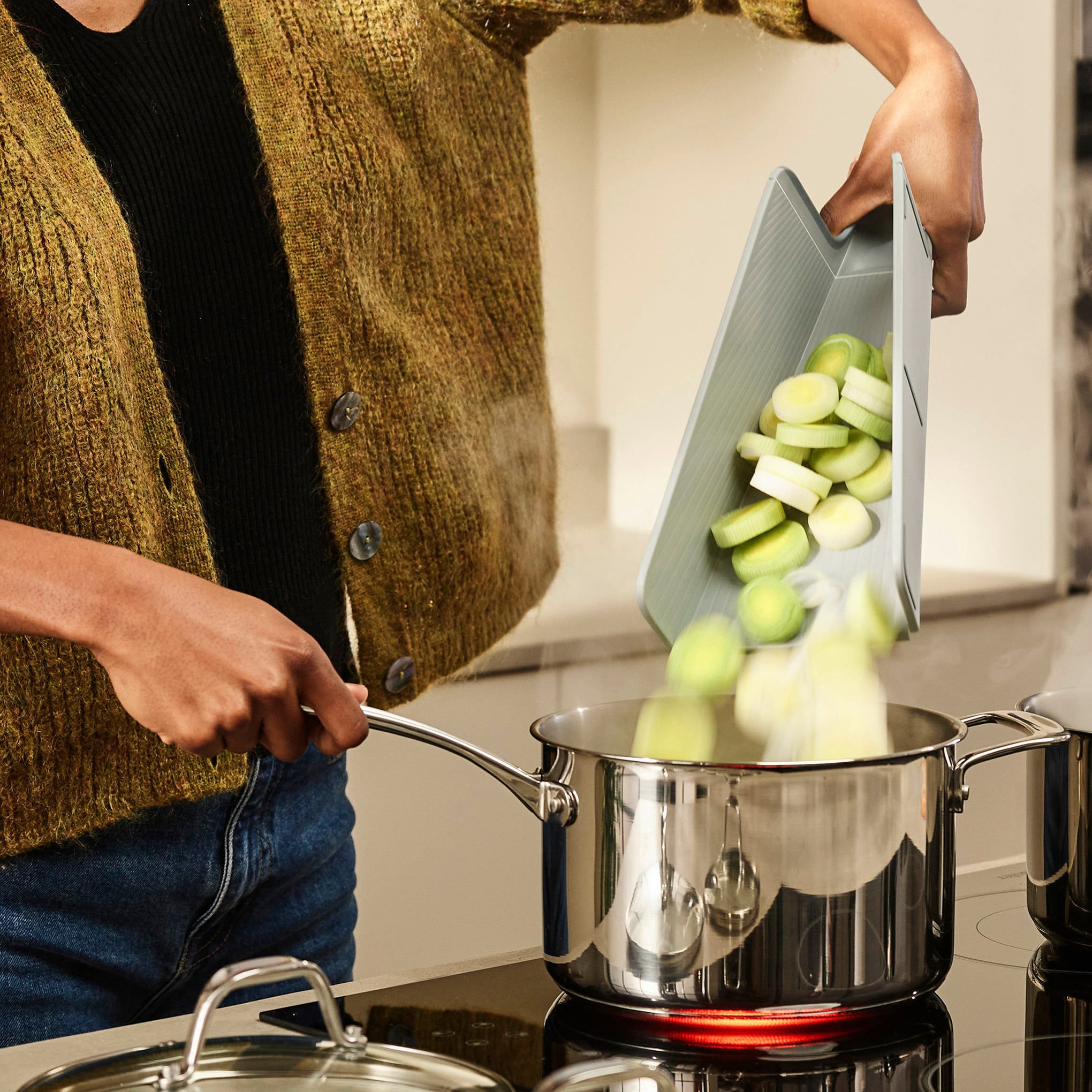 Chop2Pot? Folding Cutting Board - Pale Blue - Image 3