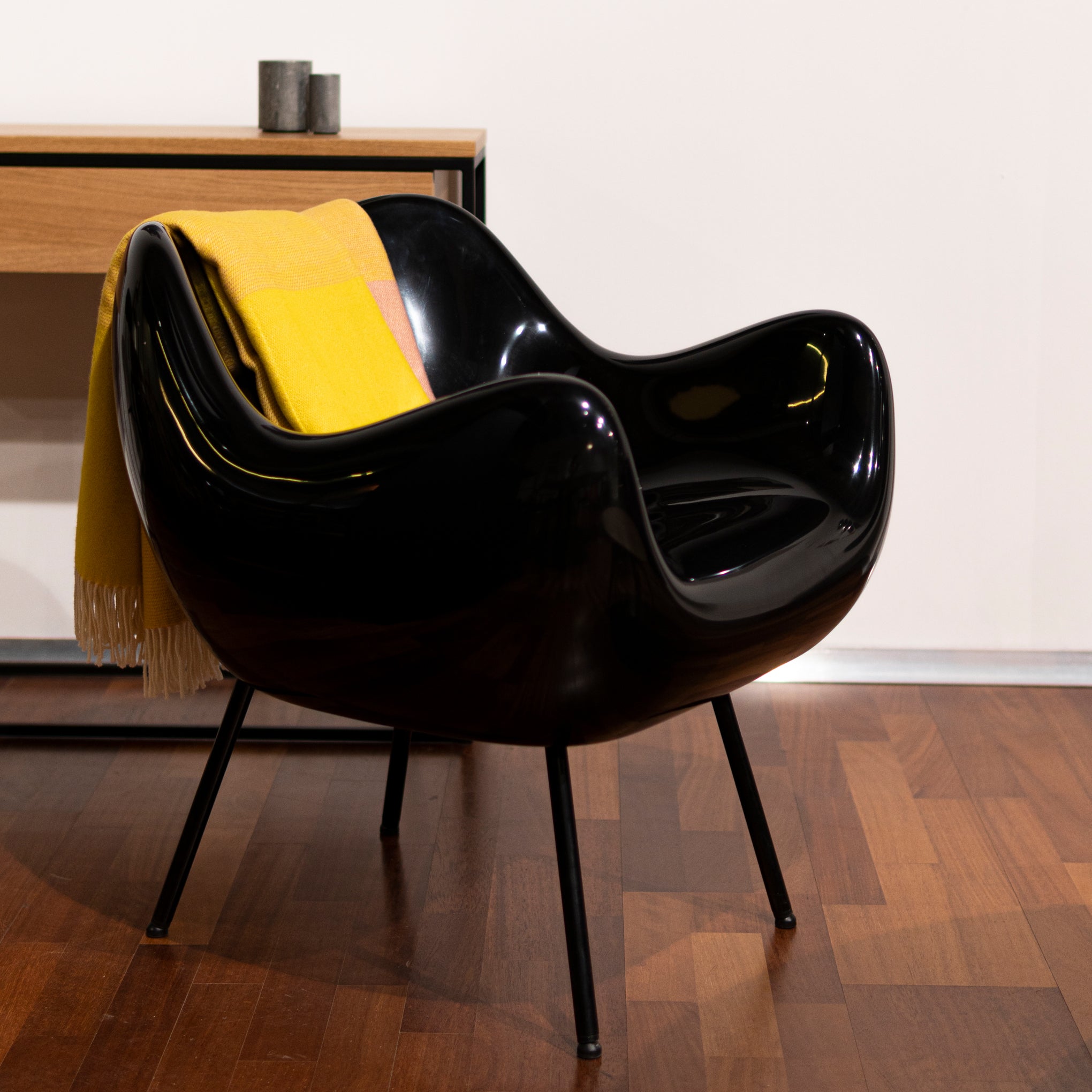 RM58 Classic Chair - Black - Image 5