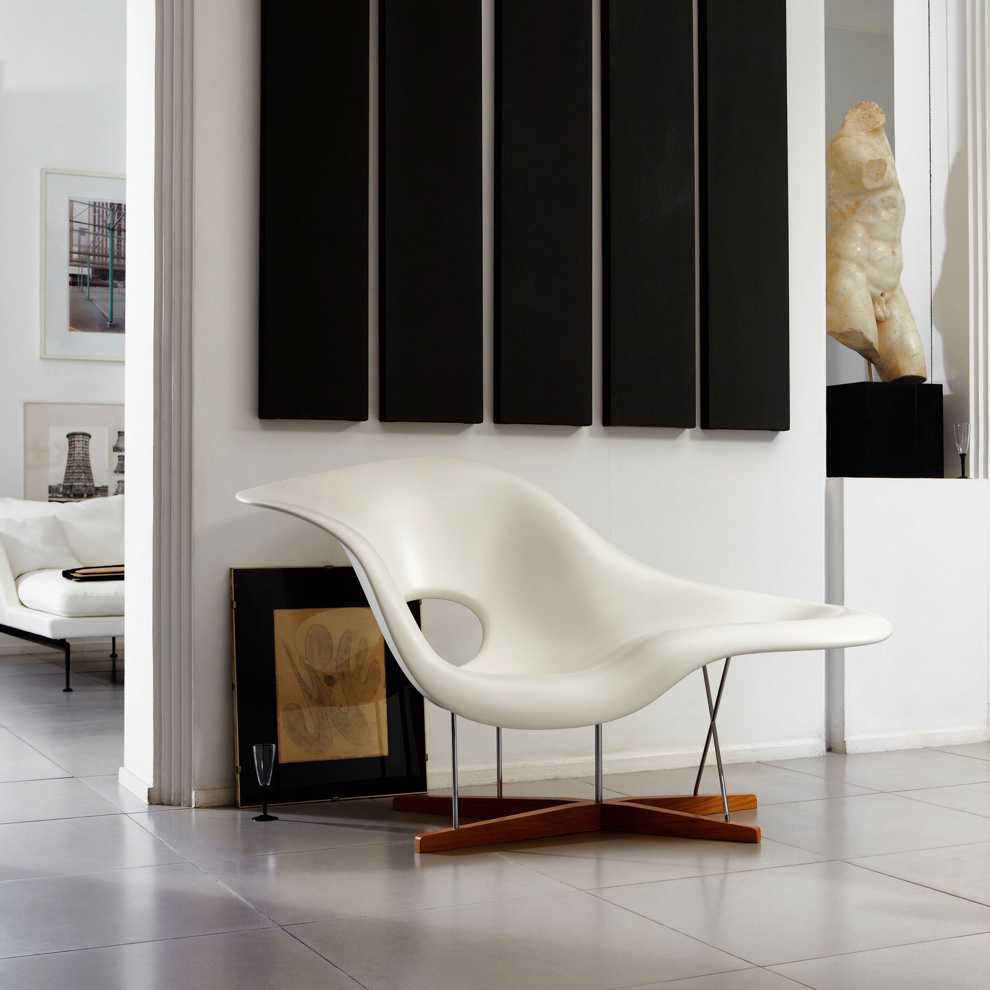 Vitra Eames La Chaise Lounge Chair - Image 2