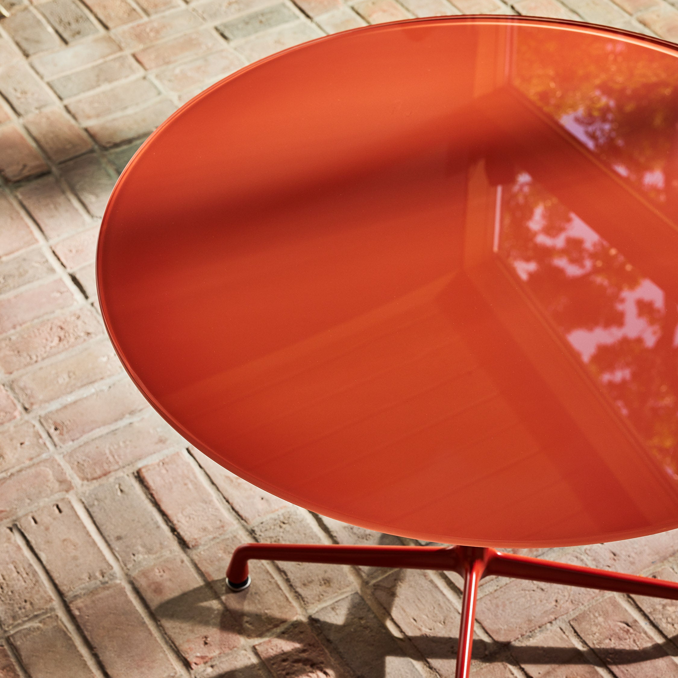 Herman Miller x HAY Eames Universal Base Round Table - Iron Red - Image 3